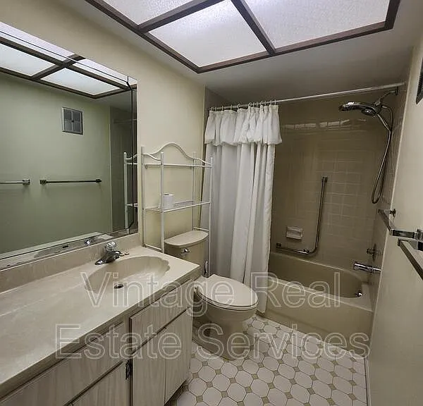 2842 Highlands Blvd #A — Photo 16