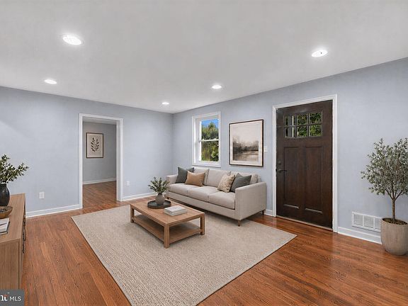 3rd image of 12422 Feldon St