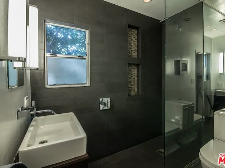 1233 N Laurel Ave #110 — Photo 19