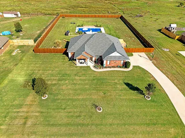 1802 SW Paint Rd, Cache, OK 73527