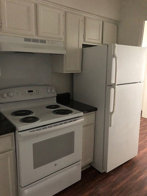 1st image of 204 Lake Meadows Dr