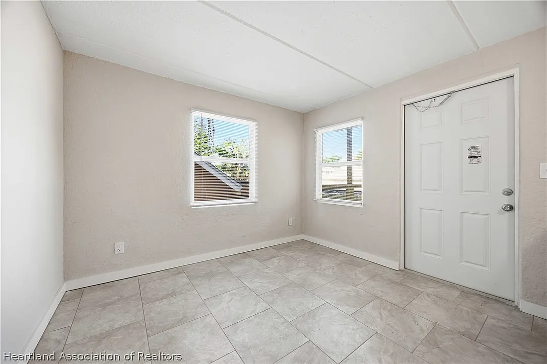 1 bed, 1.0 bath, 500 sqft, $799 — Photo 3