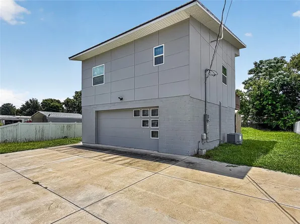 126 1st St, Orlando, FL 32824