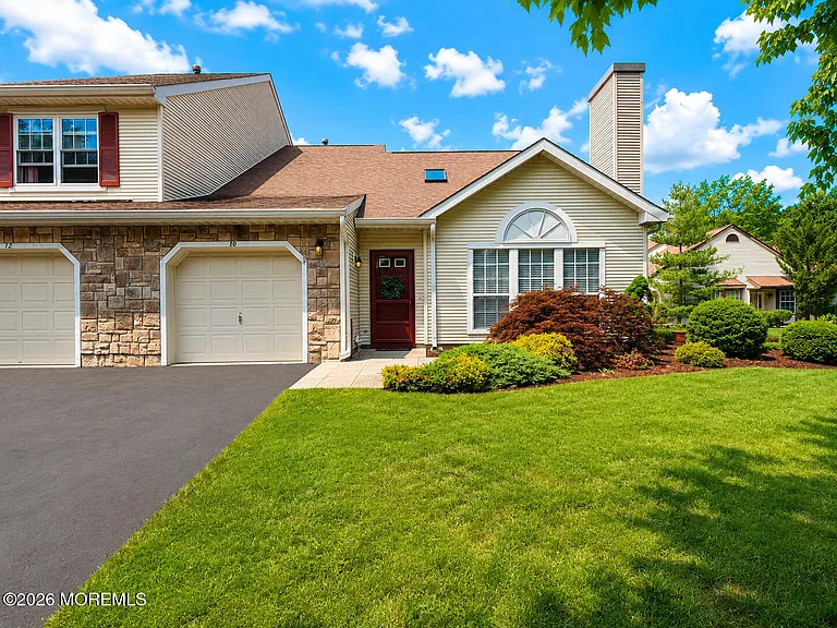 10 Madison Ct — Photo 1