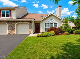 10 Madison Ct, Manalapan, NJ 07726