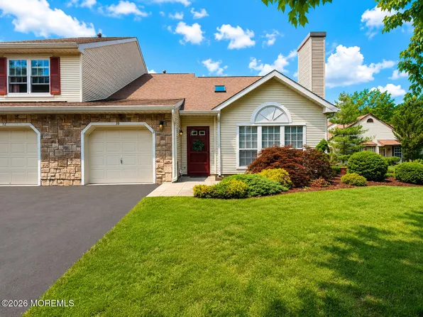 10 Madison Ct, Manalapan, NJ 07726