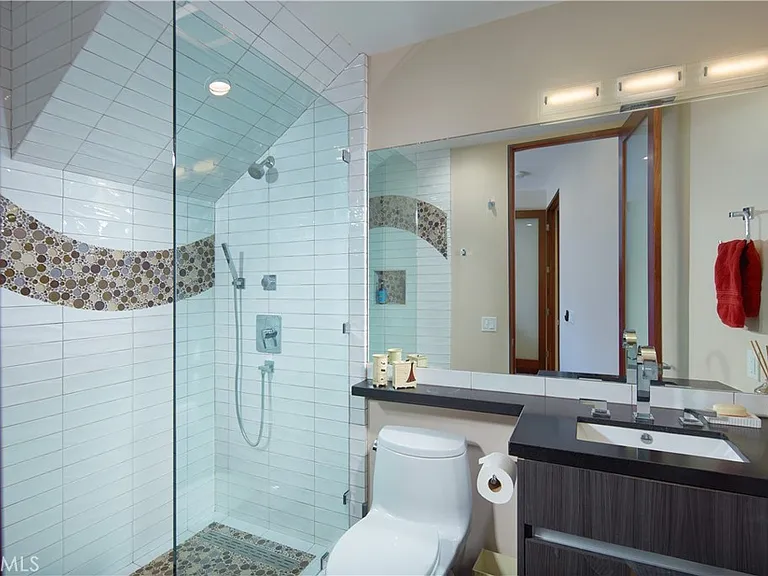 2680 Victoria Dr — Photo 28