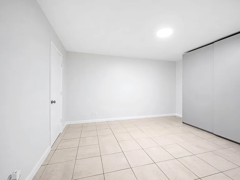 543 SW 61st Ter — Photo 11