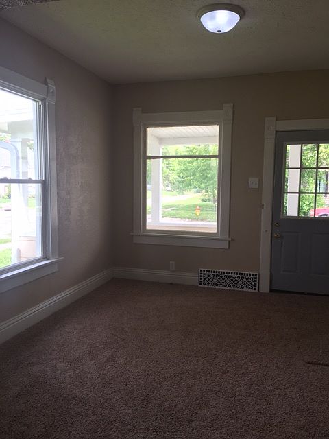 2nd image of 829 Avenue E