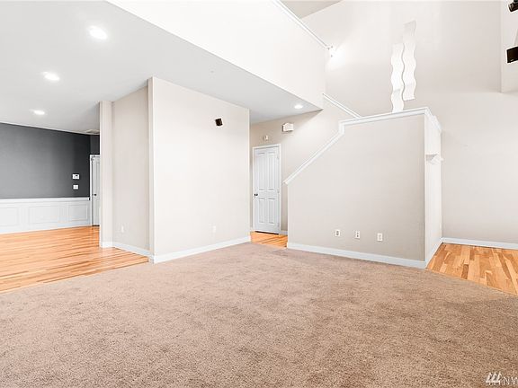 5th image of 949 233rd Ave NE