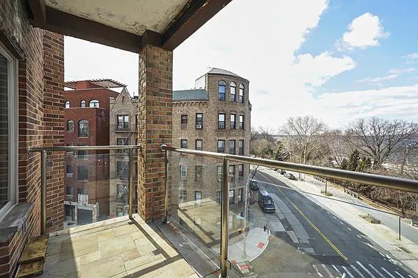 Sold by Avenue Sotheby's International Realty | media 17