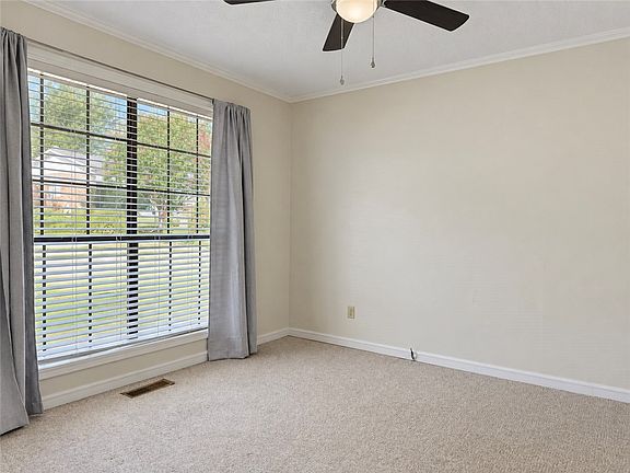 4th image of 907 Kings Ct