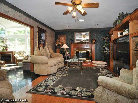 4th image of 29 Wood Cove Dr