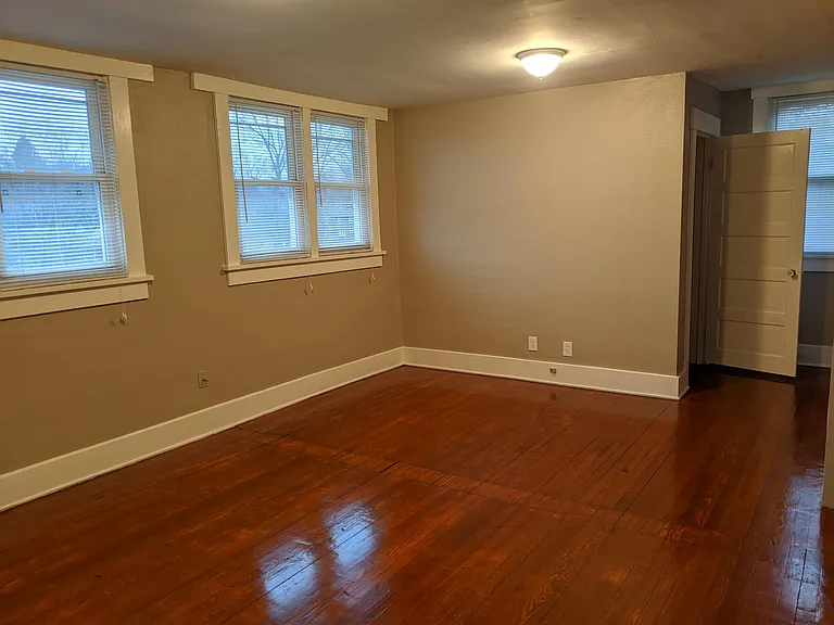 2443 S Dixie Dr — Photo 22
