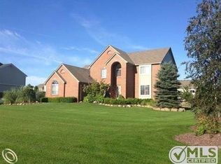 10252 Otter Dr, South Lyon, MI