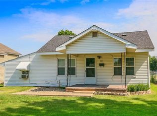 523 SW 1st St, Moore, OK 73160