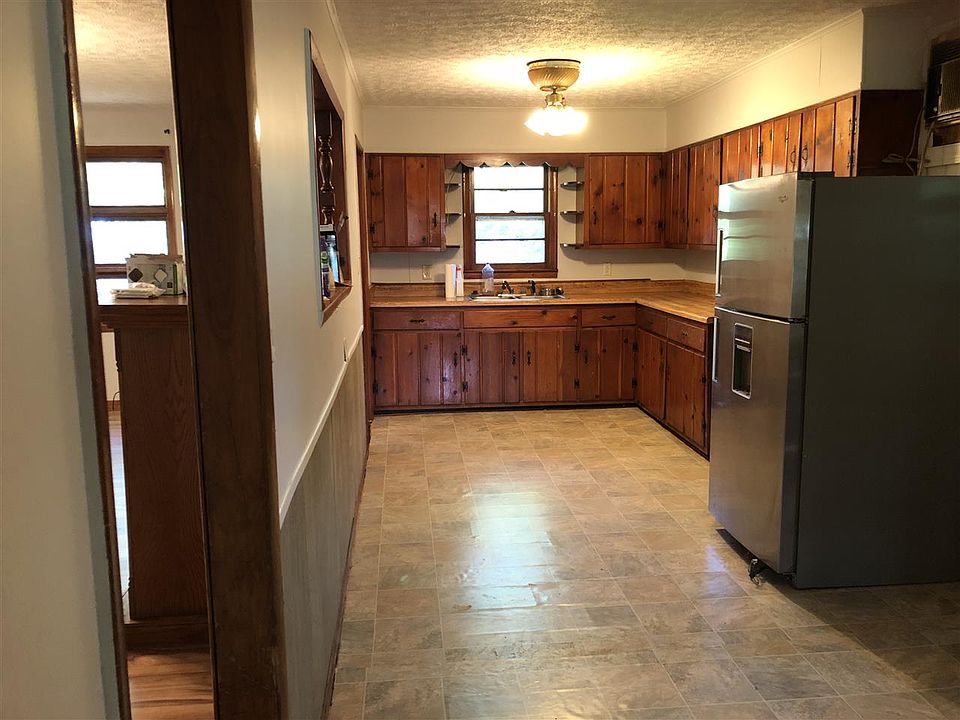 2nd image of 805 Glen Lily Rd