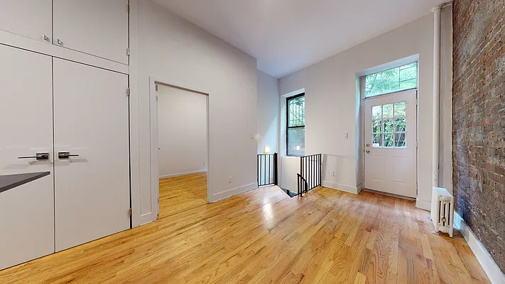 Rented by Bond New York | media 37