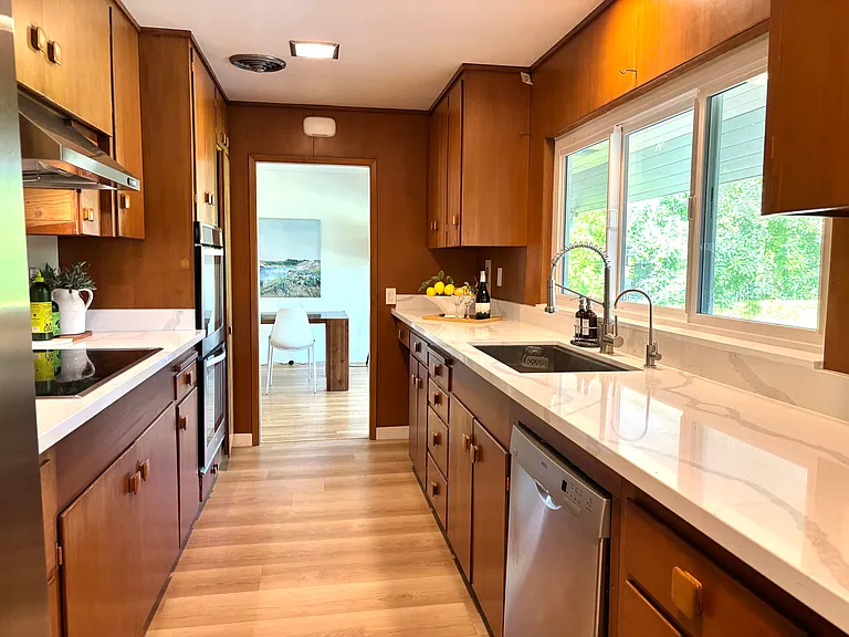 1558 Edgewood Dr — Photo 9
