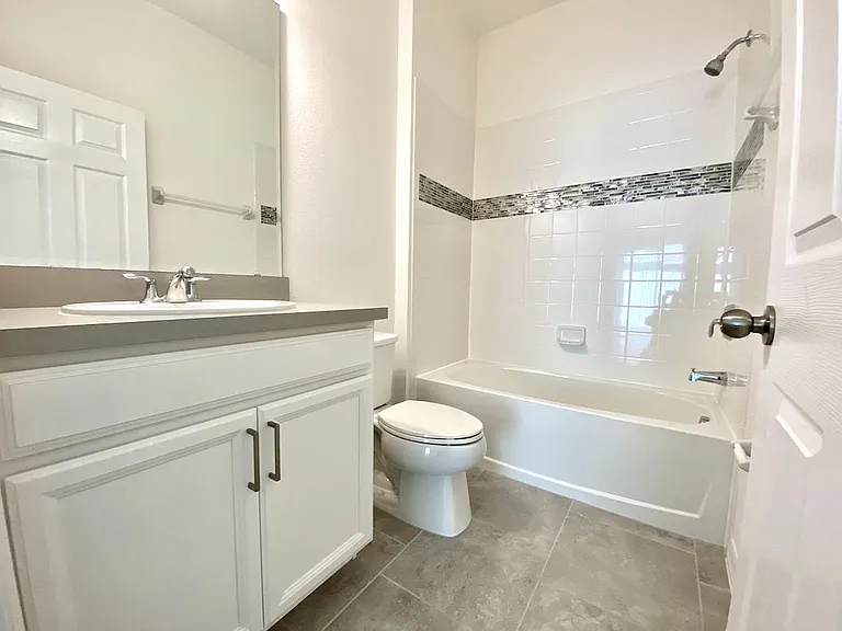 924 Avenal Ln — Photo 16