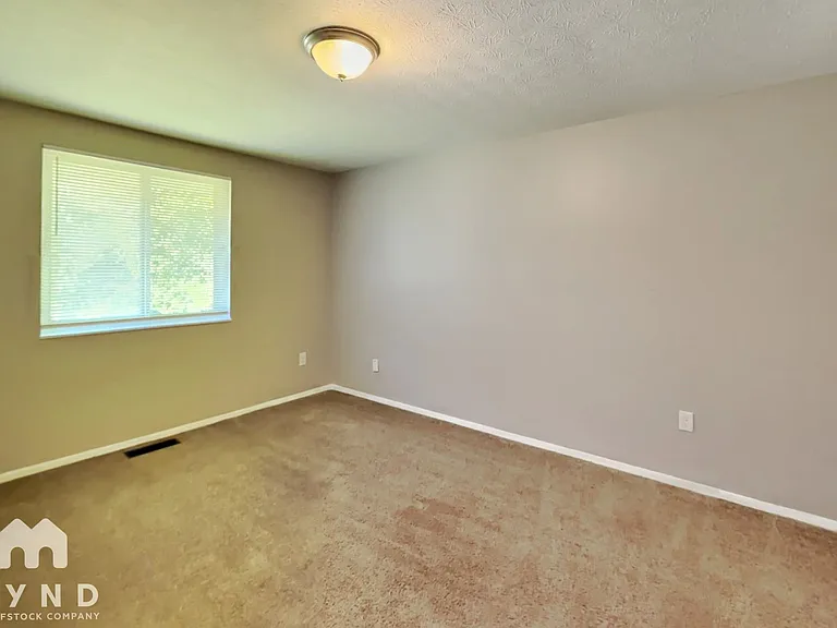 2270 Cardston Dr — Photo 9