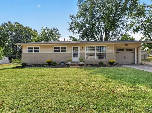 106 Paula Dr, Saint Charles, MO 63301
