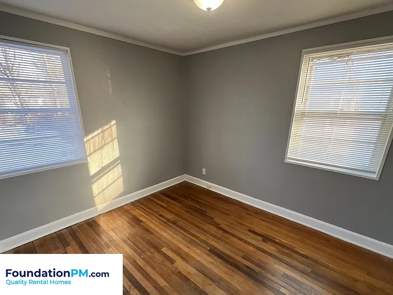 1570 Rebecca St — Photo 17