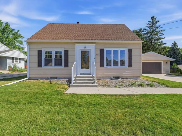 643 Grand AVENUE, Random Lake, WI 53075