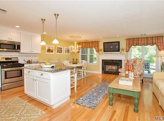 3rd image of 901 Willow Pond Dr