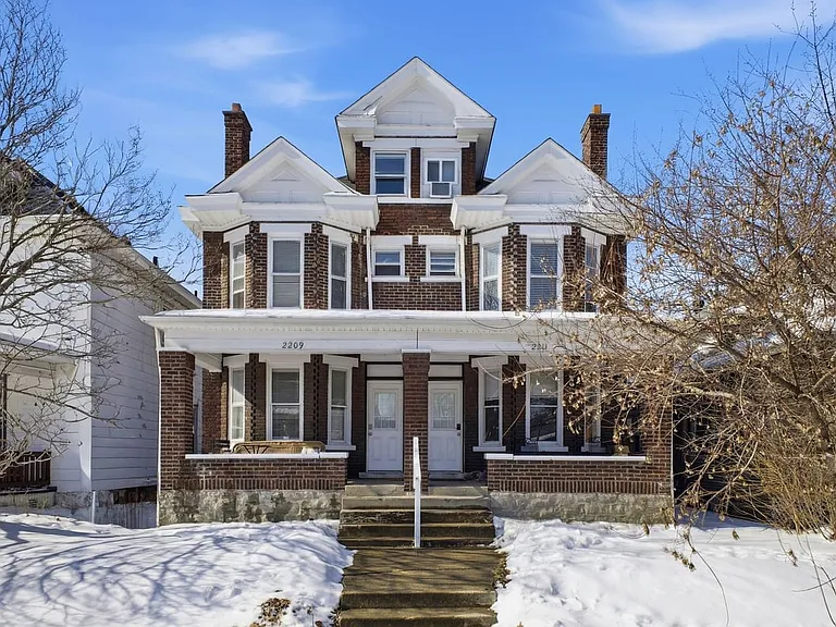 2209 Summit St — Photo 24
