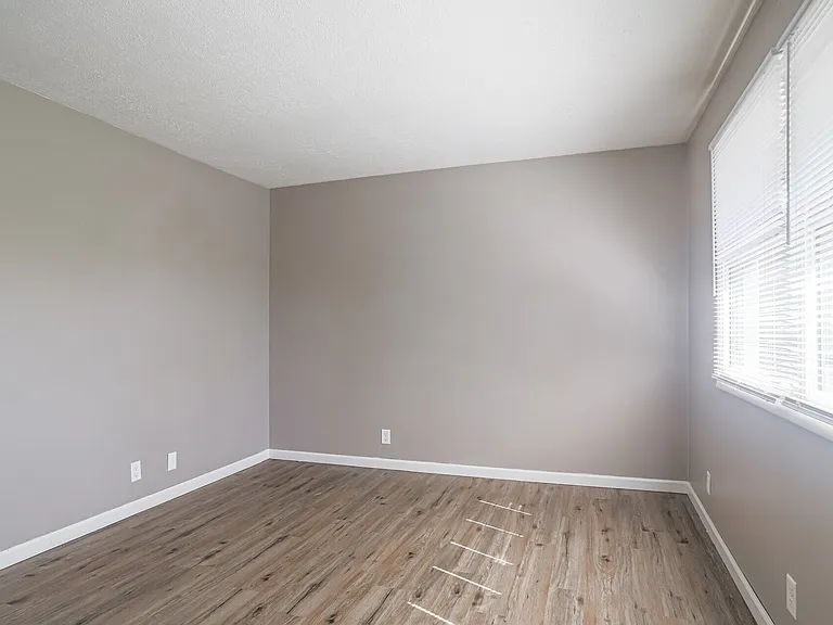 Rivershore Apartments — Photo 29