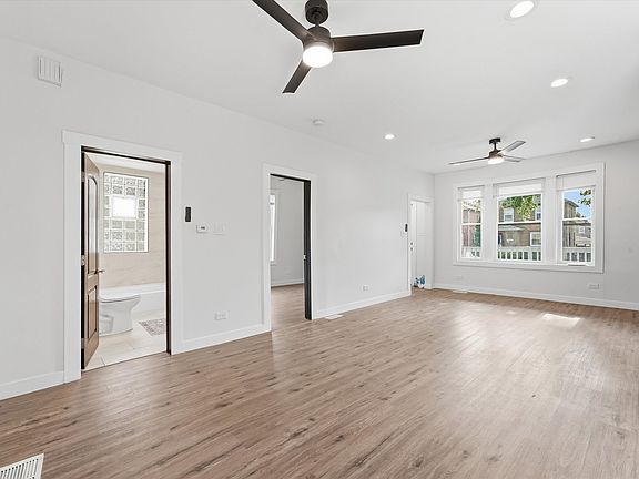 5th image of 8942 S Aberdeen St
