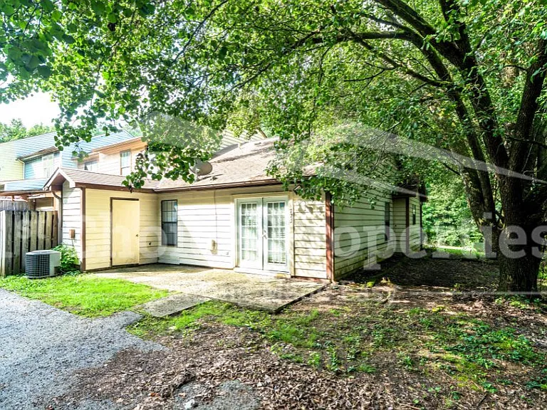 725 Carson Rd — Photo 2