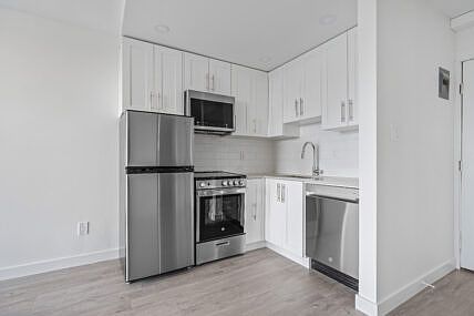 5th image of 1202 Harwood St #041b050e5
