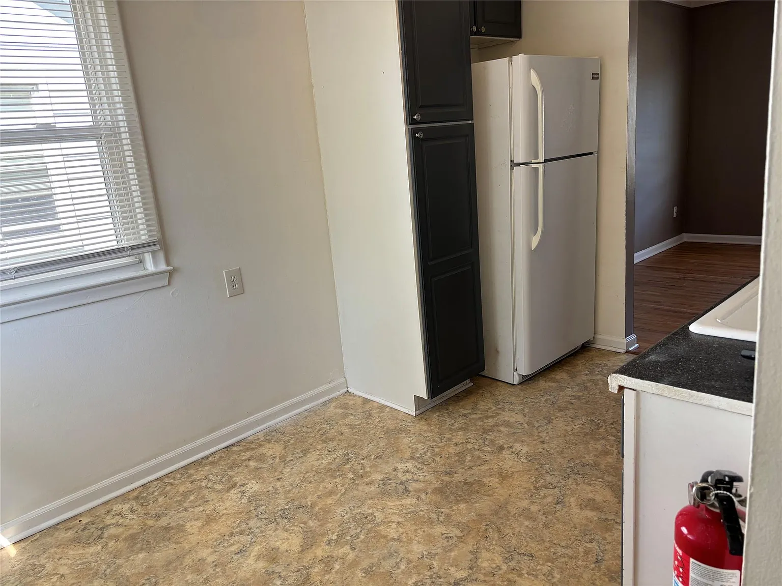 2 bed, 1.0 bath, 696 sqft, $1,400 — Photo 3