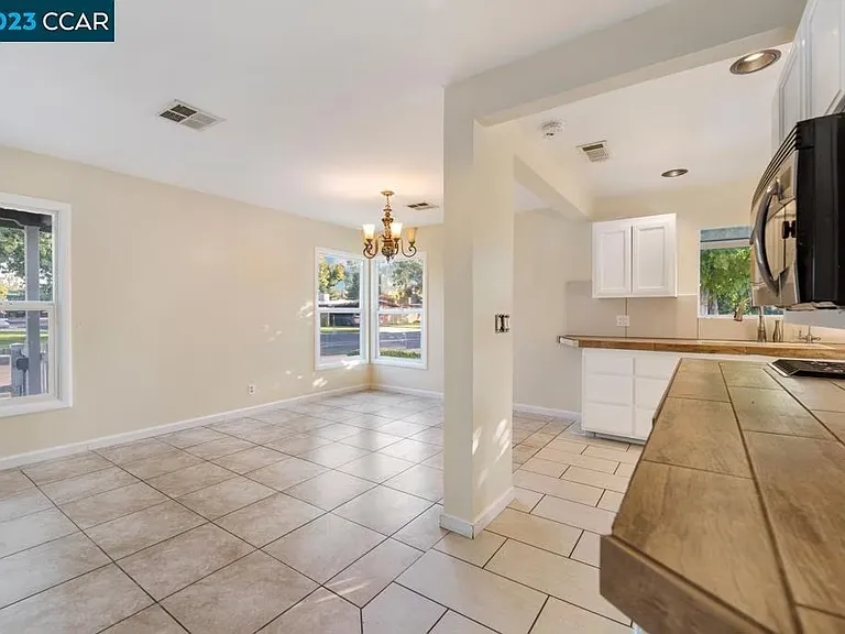 1502 Oakwood Dr — Photo 14