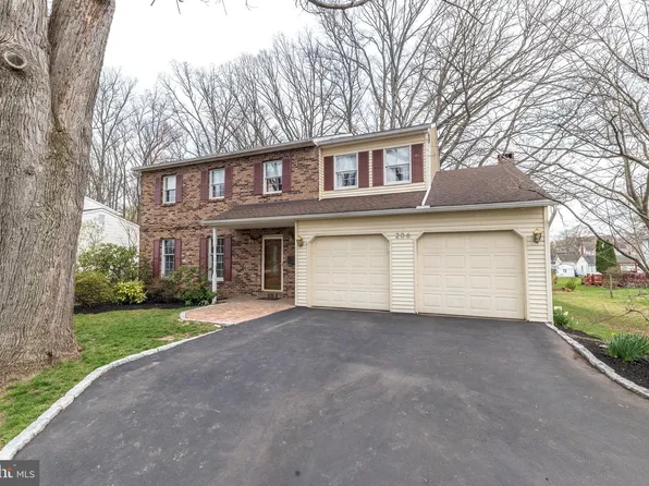 206 Crestview Dr, Telford, PA 18969