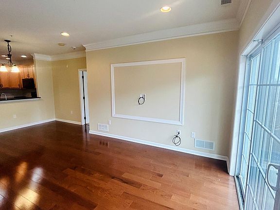 5th image of 205 Corning Fairbanks Way