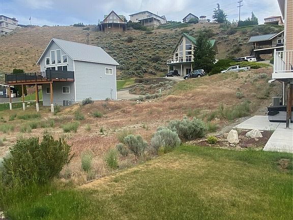 5th image of 275 W Beach Drive