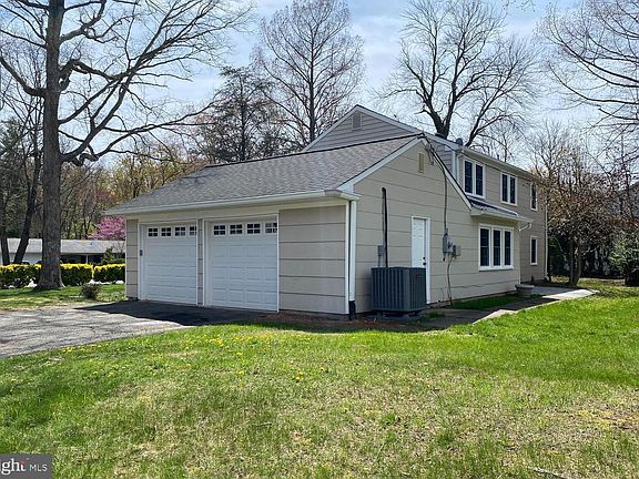 2nd image of 4312 Majestic Ln