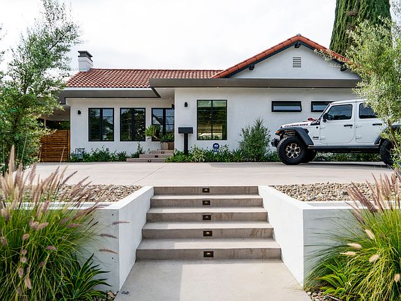 3rd image of 823 S Sierra Bonita Ave