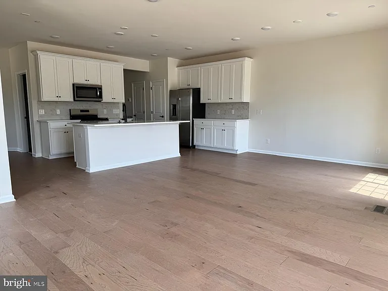 330 Milton Stamp Dr — Photo 4
