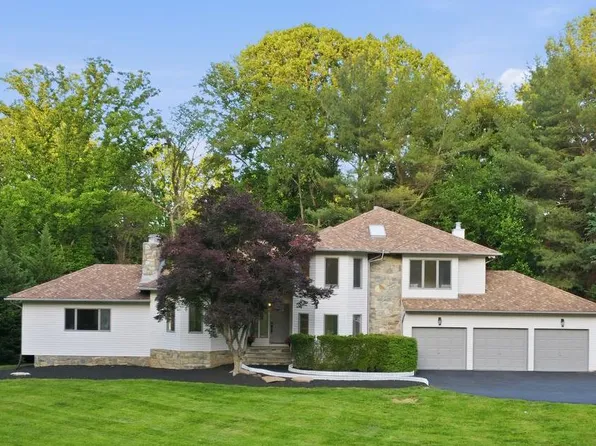 905 Falls Bridge Ln, Great Falls, VA 22066