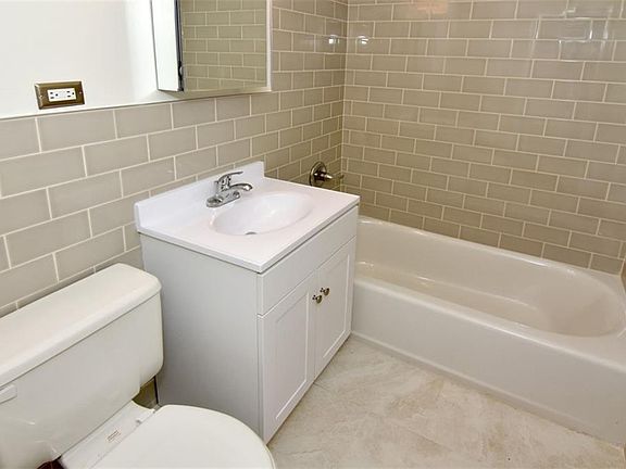 5th image of 3311 Giles Pl APT 4A