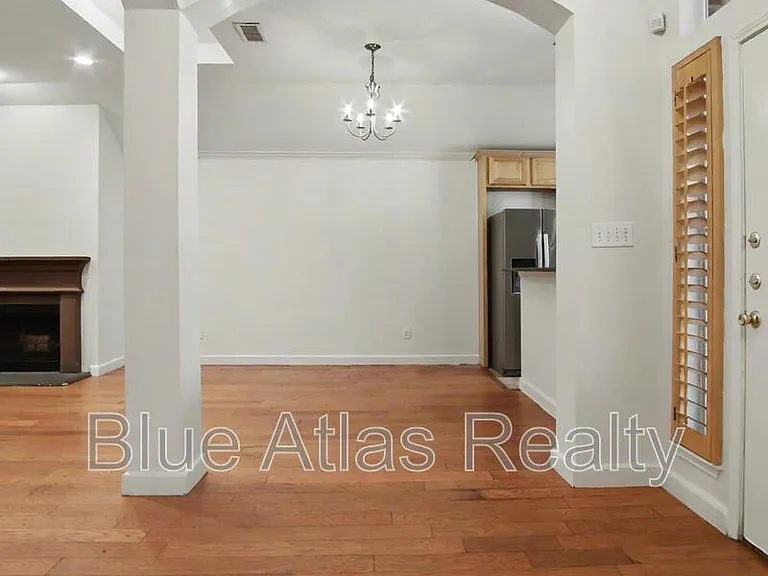 4905 Canberra Ln — Photo 2