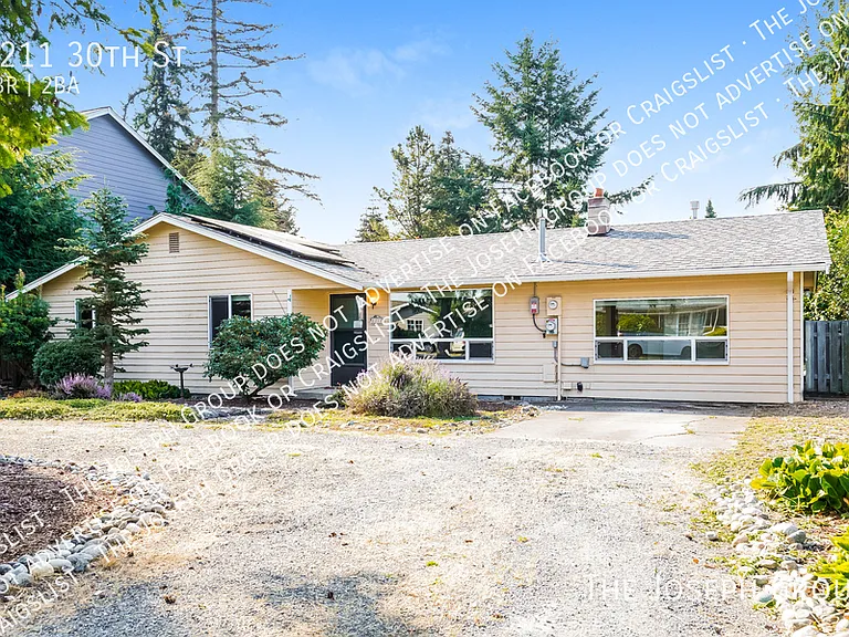 2211 30th St — Photo 1