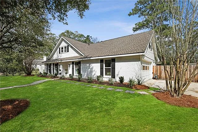 3 bed, 3.5 bath, 2484 sqft, $3,800 — Photo 3