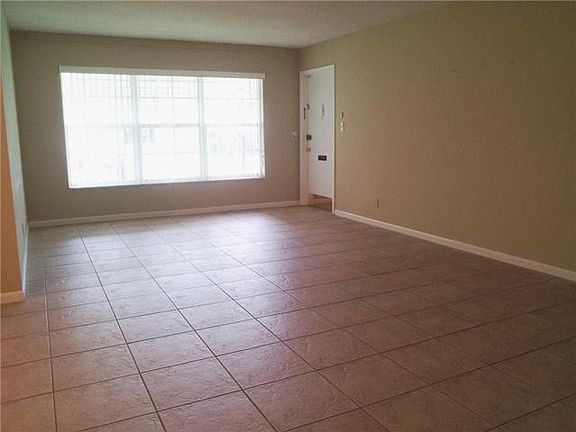 5th image of 100 Pine Point Dr APT B