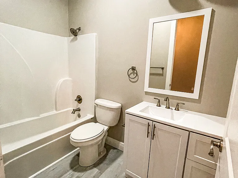902 Howard Ave #9 — Photo 6