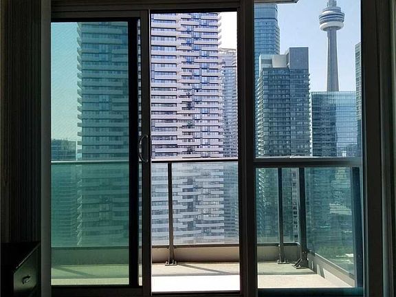 2nd image of 33 Bay St #3813
